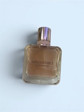 Givenchy Irresistible Eau de Parfum - Rose Gold & Blush Bottle